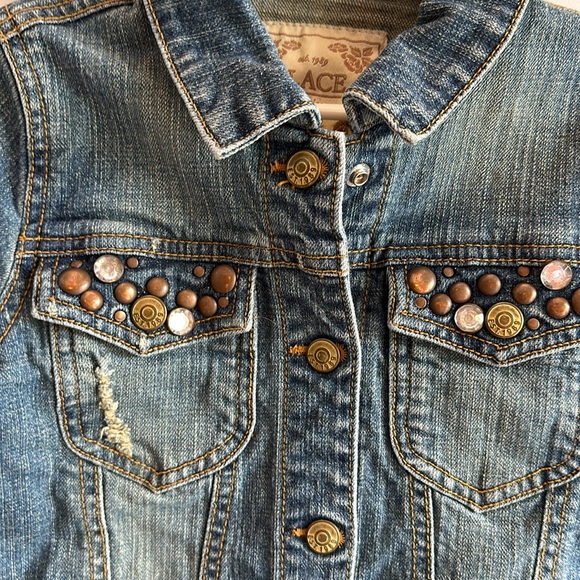 Super cute the children’s place jean jacket, size XS (4). Make a bundle & save! - Picture 3 of 4